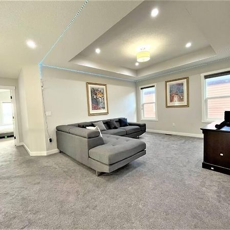 YYC Luxury Retreat For Large Groups 빌라 외부 사진