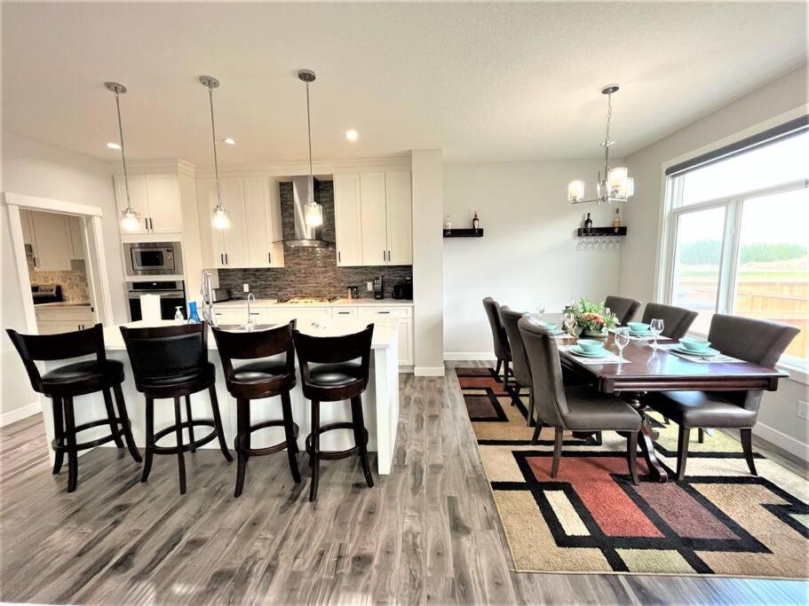 YYC Luxury Retreat For Large Groups 빌라 외부 사진