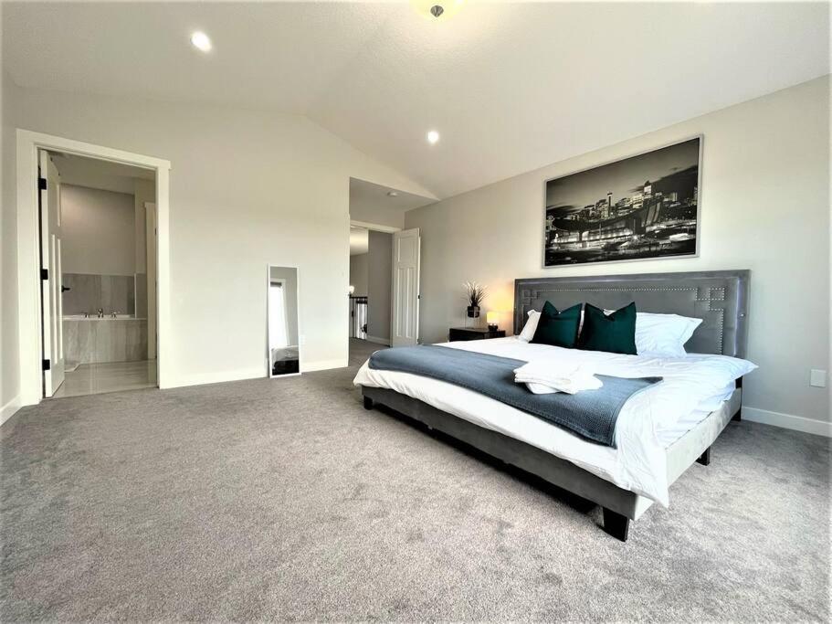 YYC Luxury Retreat For Large Groups 빌라 외부 사진