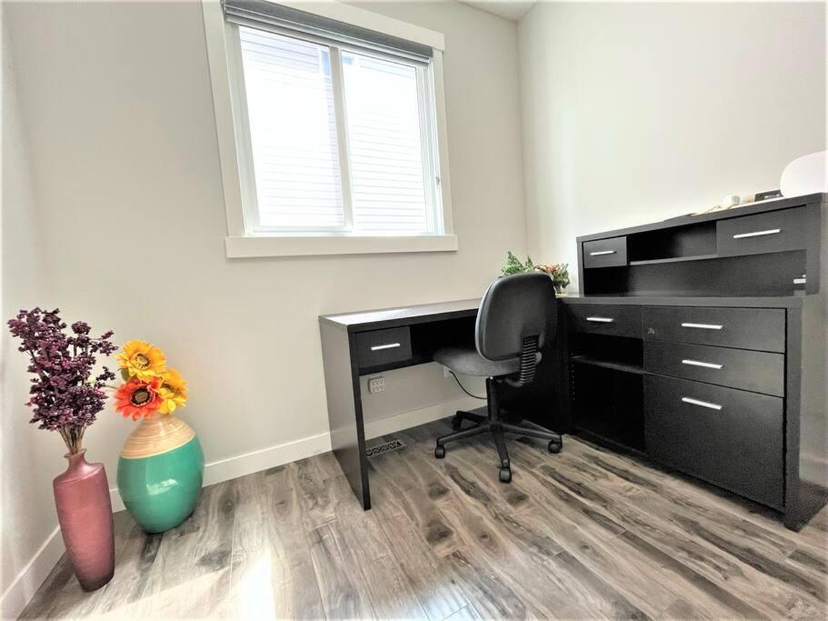 YYC Luxury Retreat For Large Groups 빌라 외부 사진