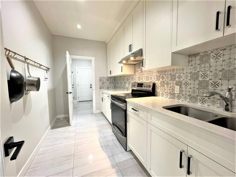 YYC Luxury Retreat For Large Groups 빌라 외부 사진