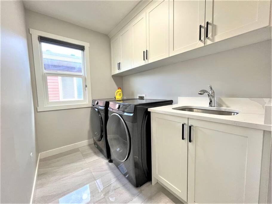 YYC Luxury Retreat For Large Groups 빌라 외부 사진
