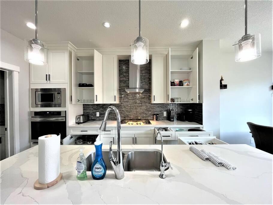 YYC Luxury Retreat For Large Groups 빌라 외부 사진